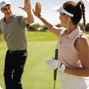 zufriedene golfspieler